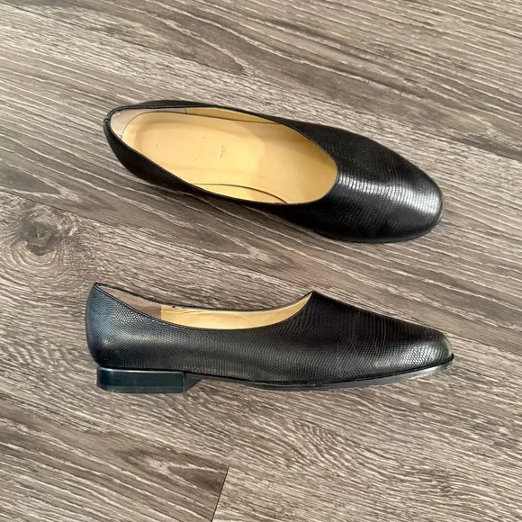 Cavallini Embossed Round Toe Loafers