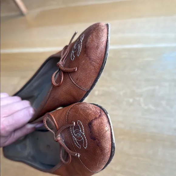 CHANEL Brown Leather Flats with Bow Detail