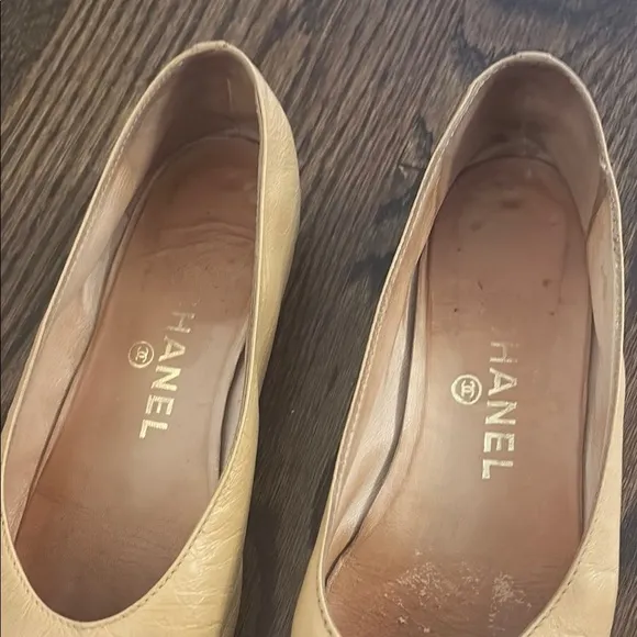 CHANEL Cream and Black Ballet Flats Timeless Design Size 38/7.5 US