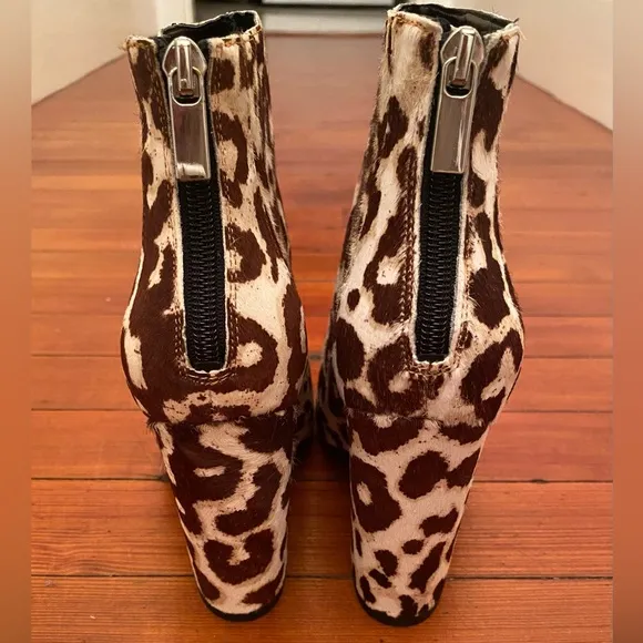 CHARLES DAVID Snow Leopard Calf Hair Pointed Toe Ankle Bootie Size 6.5 NEW