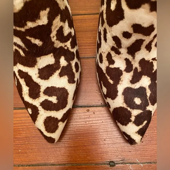 CHARLES DAVID Snow Leopard Calf Hair Pointed Toe Ankle Bootie Size 6.5 NEW