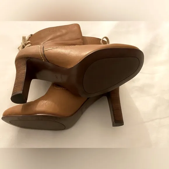 CHLOÉLara Tan Lace-Up Boots