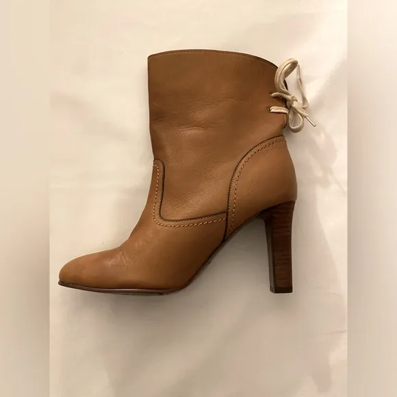 CHLOÉLara Tan Lace-Up Boots
