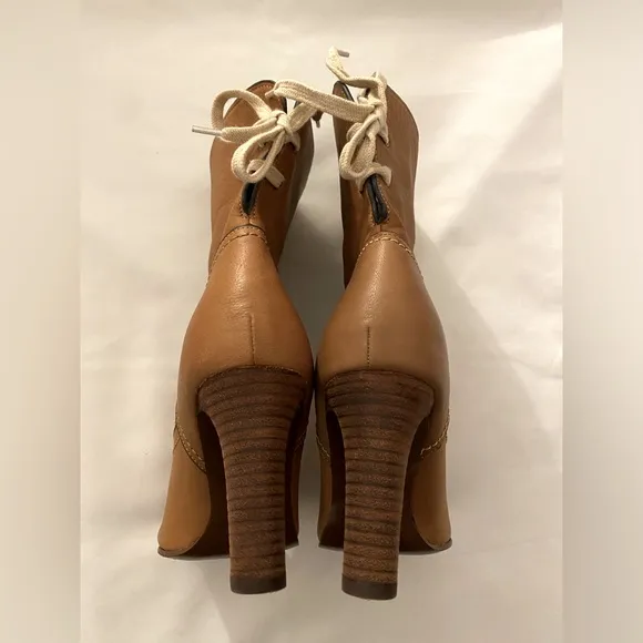 CHLOÉLara Tan Lace-Up Boots