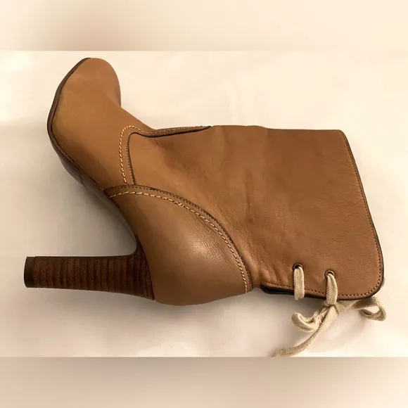 CHLOÉLara Tan Lace-Up Boots