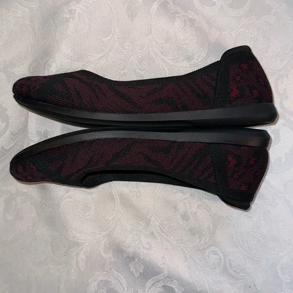 CLARKS - WOMENS CARLY WISH SHOES Burgundy Knit Tricot Bordeaux Size 7M