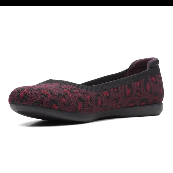 CLARKS - WOMENS CARLY WISH SHOES Burgundy Knit Tricot Bordeaux Size 7M