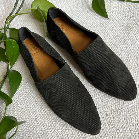 Coclico Hunter Green Suede Corduroy Point Toe Loafers
