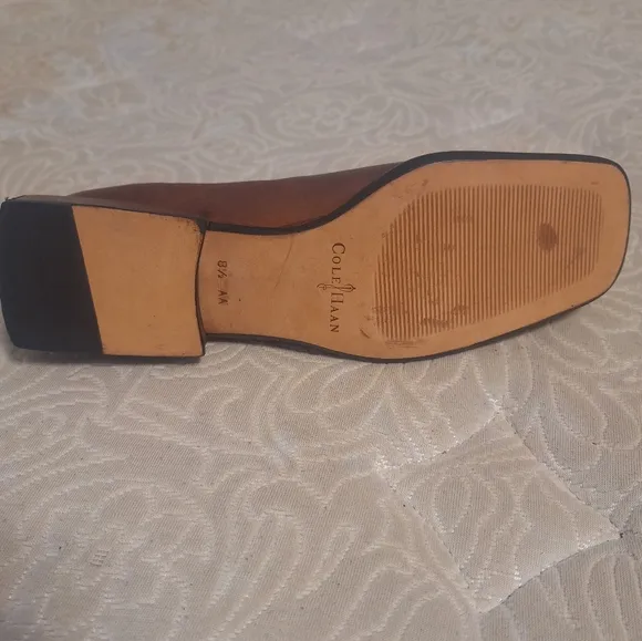 Cole Haan leather square toe a d heel loafers in a men's size 8.5 AA. Pre-loved