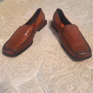 Cole Haan leather square toe a d heel loafers in a men's size 8.5 AA. Pre-loved