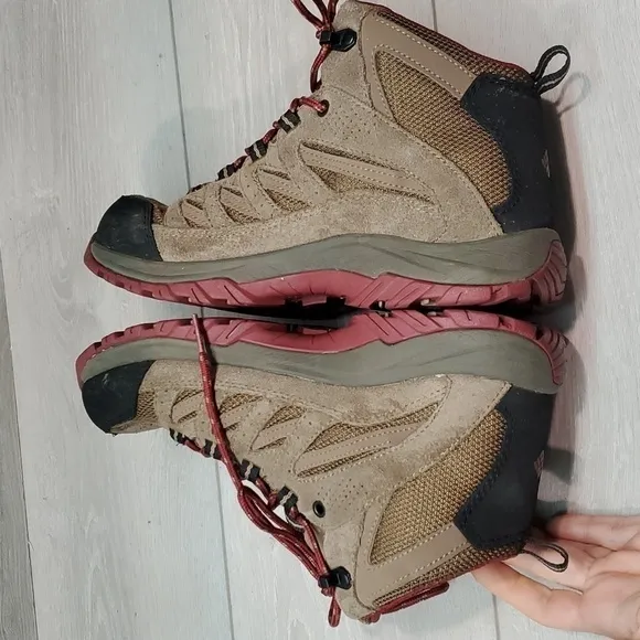Columbia Womens High Top Waterproof Outdoor Sneakers boots shoes sz 8