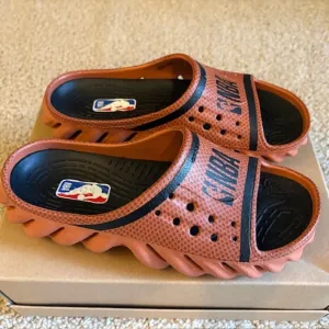 Crocs NBA Echo Slides Slip On Casual Sienna Black Men Size 4/Woman size 6