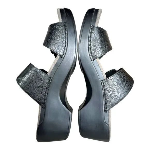 Dansko Embossed Black Leather Buckle Sandals Size 42