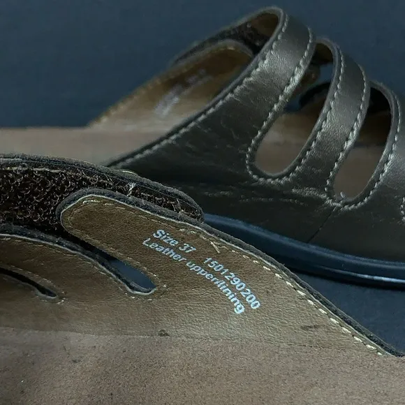 Dansko Janie Slides Leather Bronze Medallion Slide