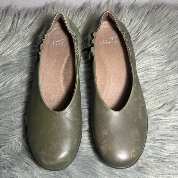 DANSKO Kira Lichen Aniline Calf Women's Green Leather Flats Size EU 38 / US