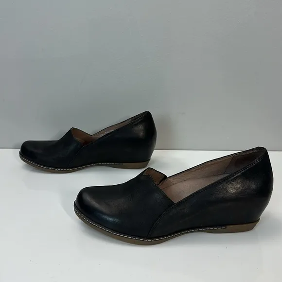 Dansko Lilliana Black Leather Hidden Wedge Loafers Size 39(8.5-9)