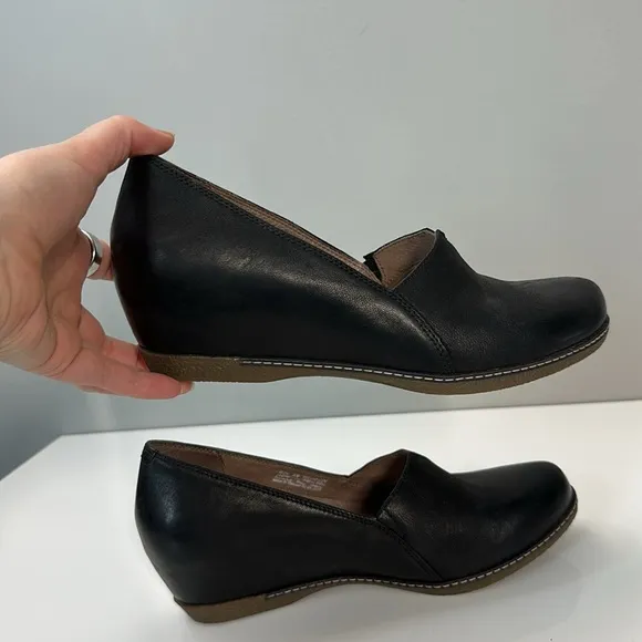 Dansko Lilliana Black Leather Hidden Wedge Loafers Size 39(8.5-9)