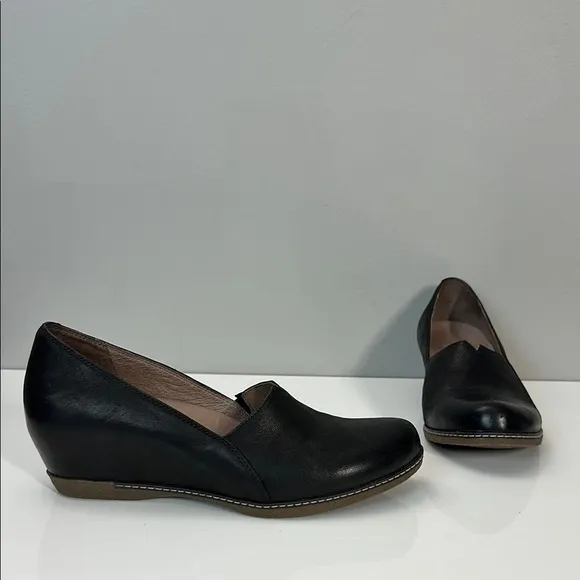 Dansko Lilliana Black Leather Hidden Wedge Loafers Size 39(8.5-9)
