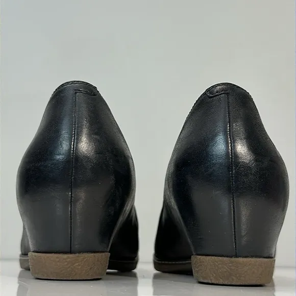 Dansko Lilliana Black Leather Hidden Wedge Loafers Size 39(8.5-9)