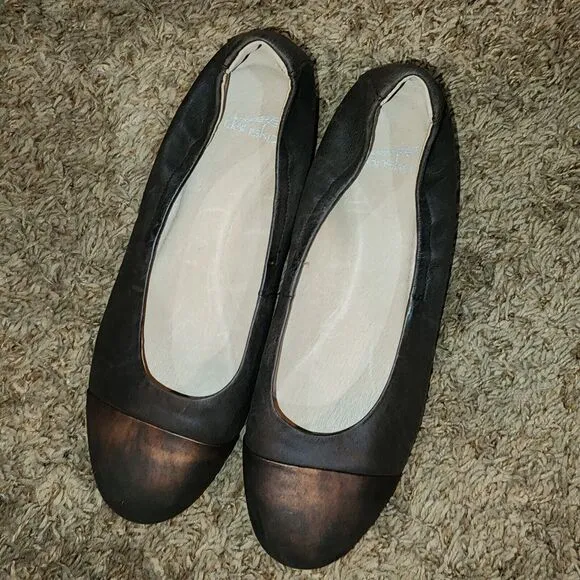 DANSKO LISANNE 9.5/10 Burnished Rust Leather Small Wedge Cap Toe Flats Loafers