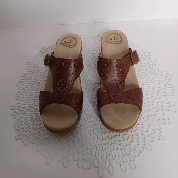 DANSKO SAPPHIRE AMBER BRN. CUT OUT LEATHER CLOG SLIDE SANDALS EUR 39 US 8.5-9