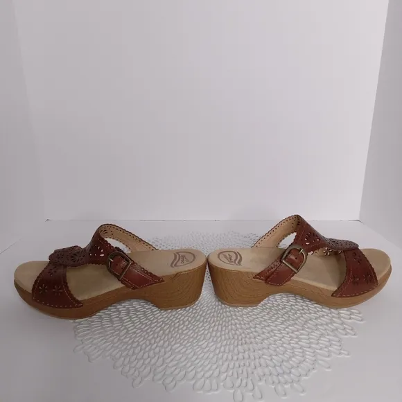 DANSKO SAPPHIRE AMBER BRN. CUT OUT LEATHER CLOG SLIDE SANDALS EUR 39 US 8.5-9