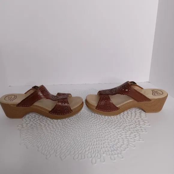 DANSKO SAPPHIRE AMBER BRN. CUT OUT LEATHER CLOG SLIDE SANDALS EUR 39 US 8.5-9