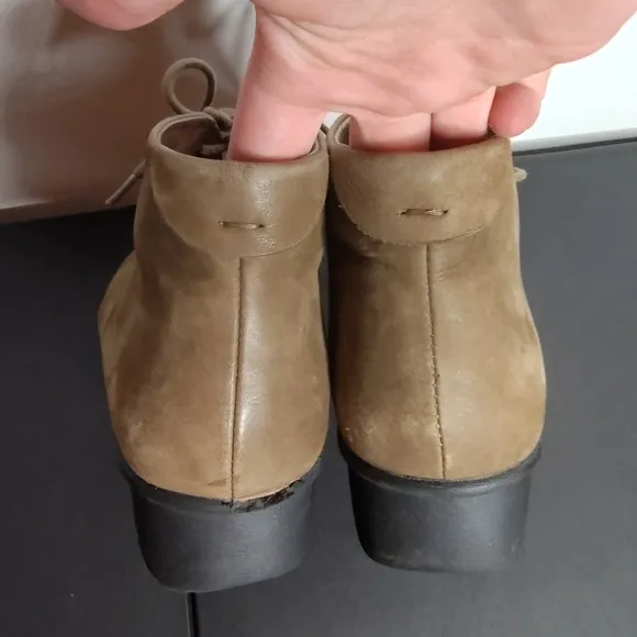 Dansko Women's Lucille Leather Lace Up Wedge Ankle boots taupe size 39/8.5-9