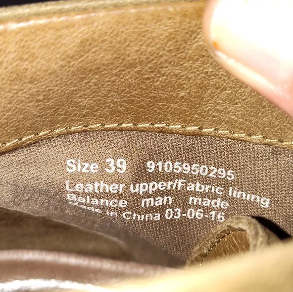 Dansko Women's Lucille Leather Lace Up Wedge Ankle boots taupe size 39/8.5-9