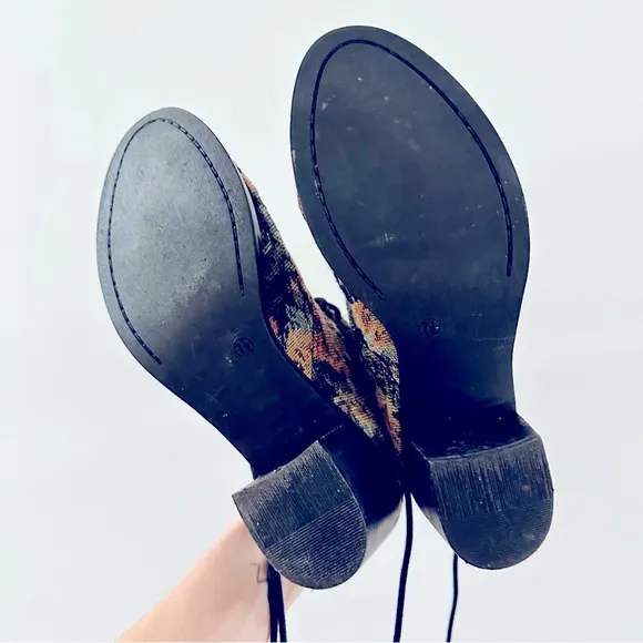 DIBA London Floral Tapestry Lace Up Boots 7.5