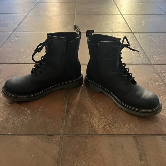 Doc Marten Youth 1460 Softy T Leather Lace Up Boots size US5 UK4