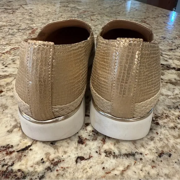 Donald J. Pliner Gold Metallic Loafers Platform Sole comfort sole size 9 beach