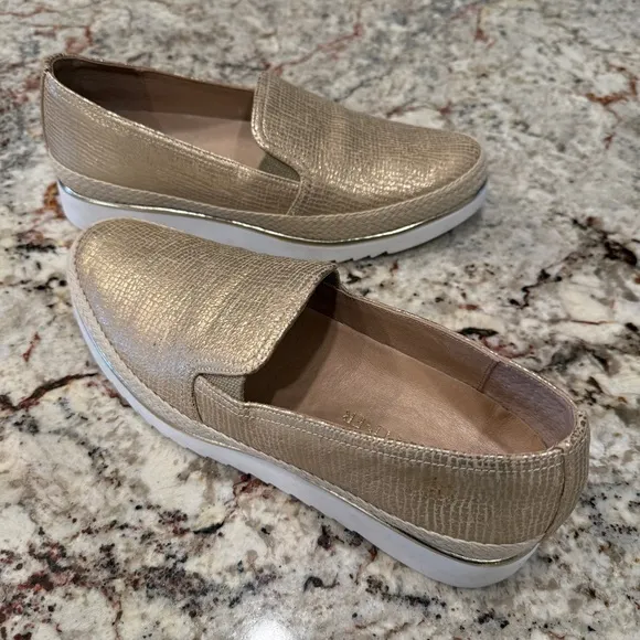 Donald J. Pliner Gold Metallic Loafers Platform Sole comfort sole size 9 beach