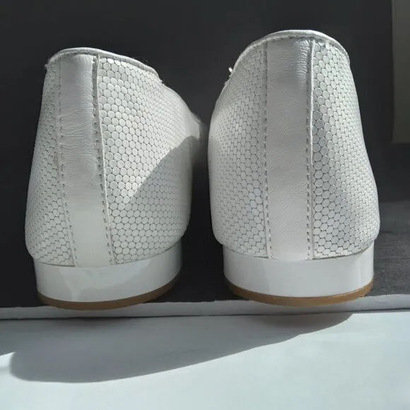 Donald Pliner 'Honey' White Leather Honeycomb Textured Loafers Sz 8M