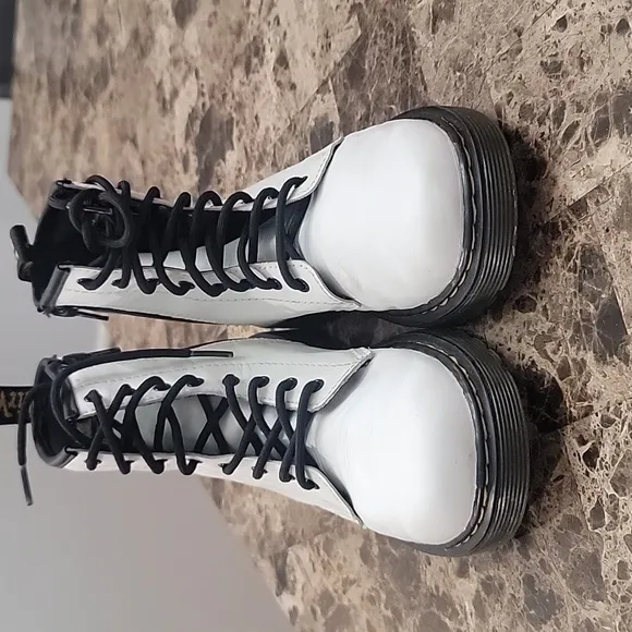 DR. MARTEN 1460 J Kid's Smooth Leather Lace Up Boots - White Youth Size 2