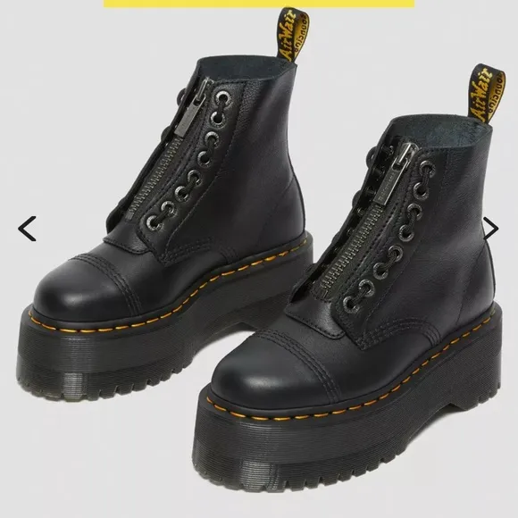 DR MARTEN Black Platform Lace-Up Boots (worn once)