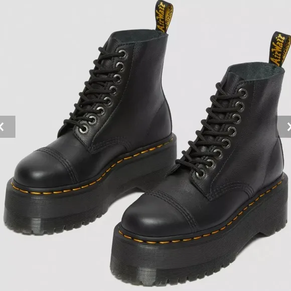 DR MARTEN Black Platform Lace-Up Boots (worn once)