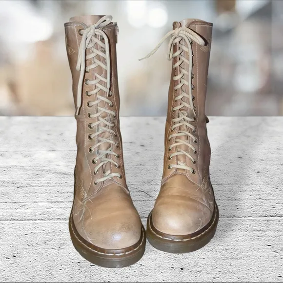 Dr Martens 11910 Lace Up Boots
