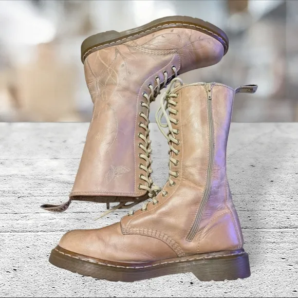 Dr Martens 11910 Lace Up Boots