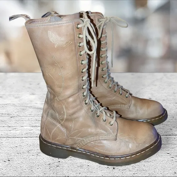 Dr Martens 11910 Lace Up Boots