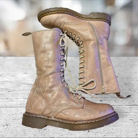 Dr Martens 11910 Lace Up Boots