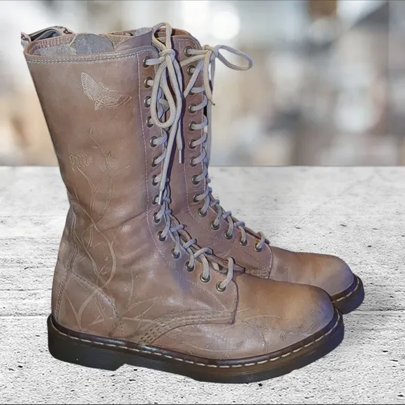 Dr Martens 11910 Lace Up Boots