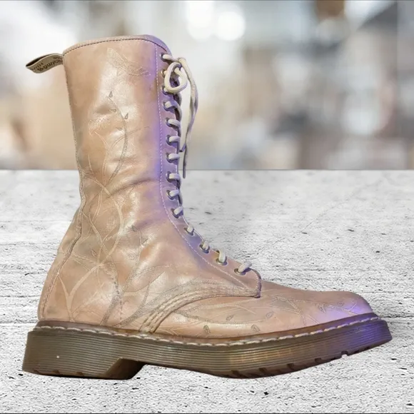 Dr Martens 11910 Lace Up Boots