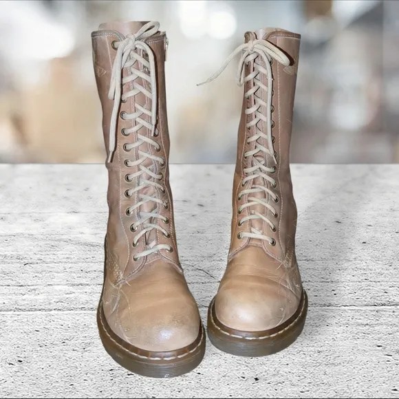 Dr Martens 11910 Lace Up Boots