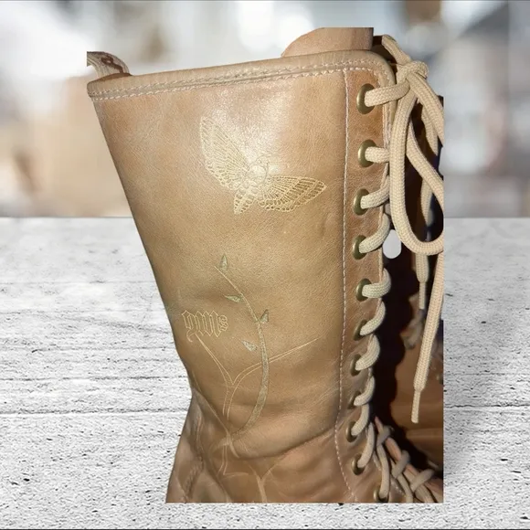 Dr Martens 11910 Lace Up Boots
