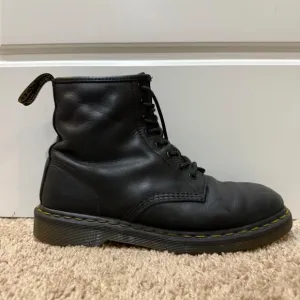 Dr. Martens 1460 Leather Ankle Boots Classic Combat Style Black US 8