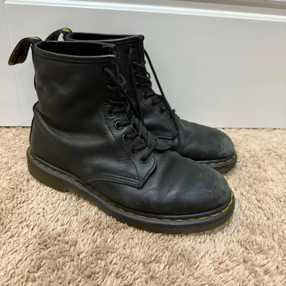 Dr. Martens 1460 Leather Ankle Boots Classic Combat Style Black US 8