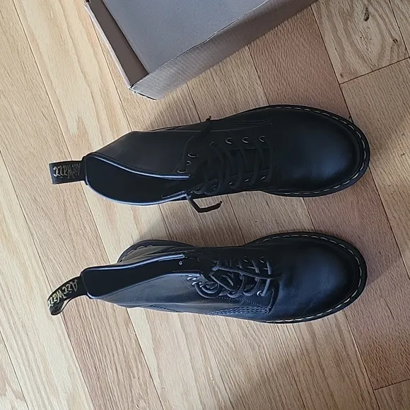 Dr Martens 1460 Nappa lace up boot