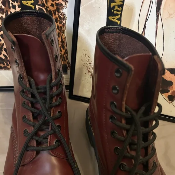 Dr. Martens 1460 Smooth Leather Lace Up Boots size 11M