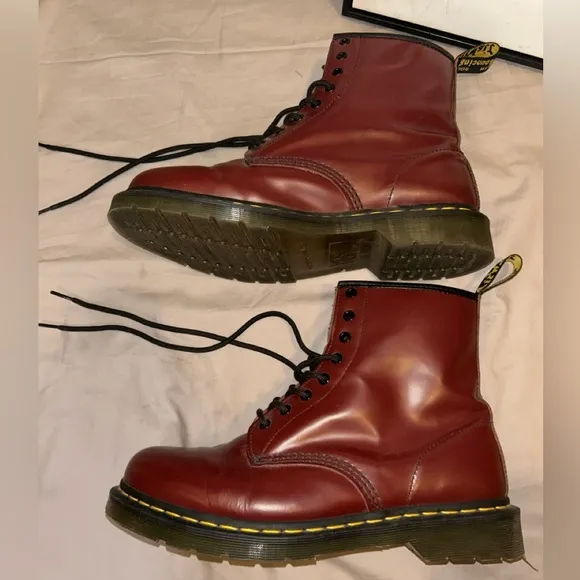 Dr. Martens 1460 Smooth Leather Lace Up Boots size 11M